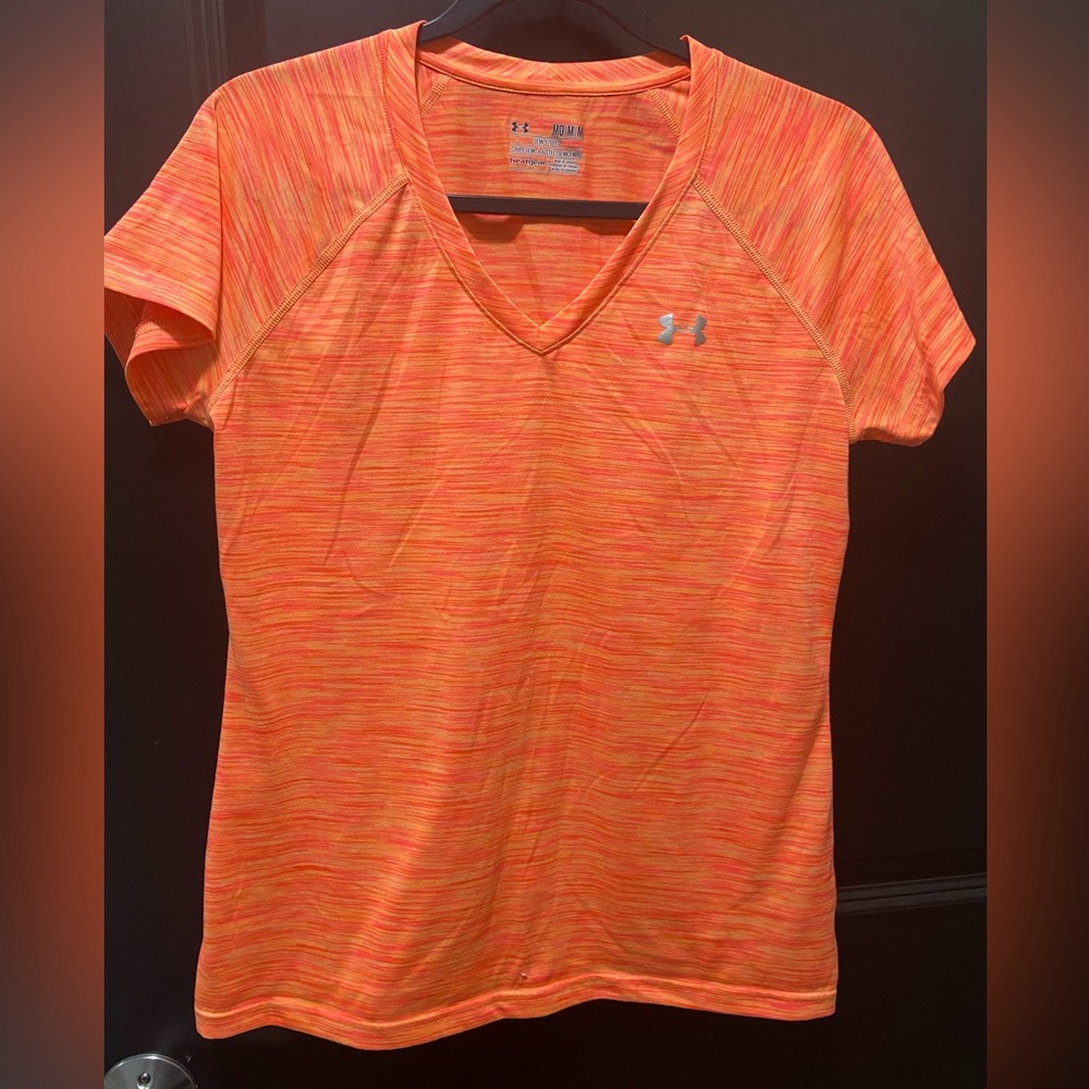 Under Armour Medium HeatGear Semi-Fitted V-Neck in Neon Coral